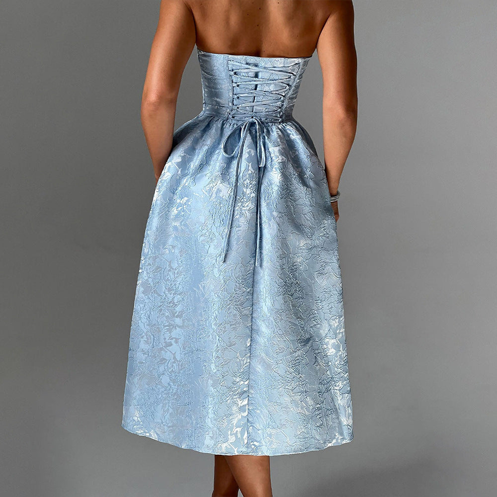 שמלת מידי סטרפלס בגזרת A גב פתוח בעיטור רקמת איורי פרחים - פלורה