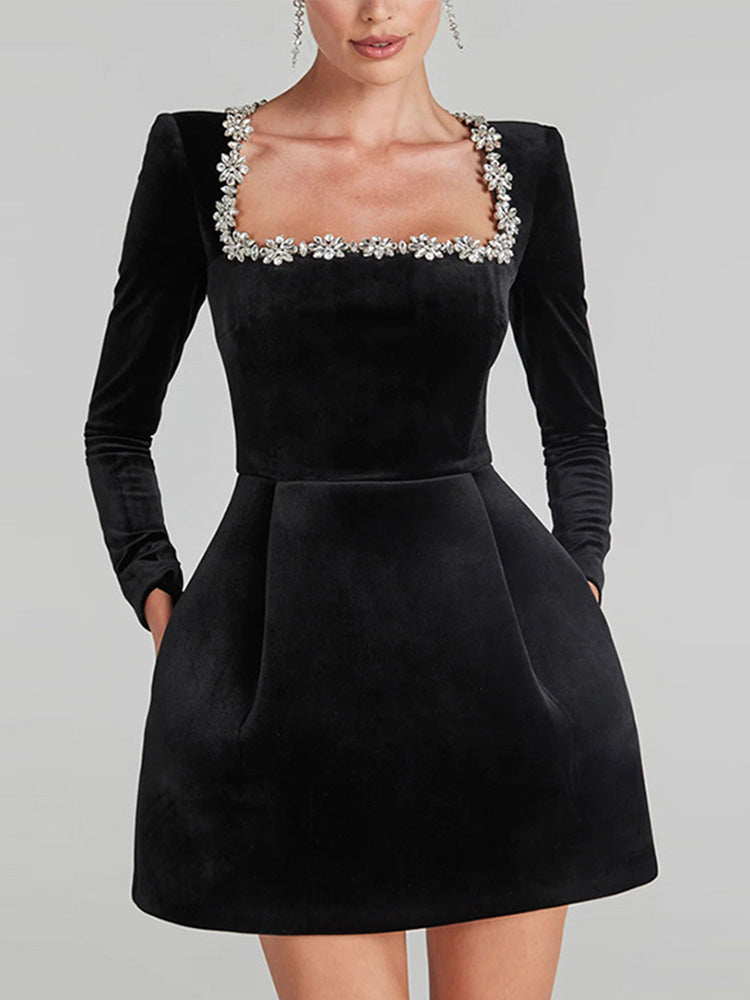 שמלת מיני קטיפה אלגנטית בעיטור יהלומים - אריאה