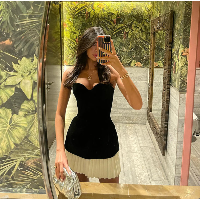 שמלת מיני קטיפה סטרפלס בעיצוב חצאית קיפולים - Evie