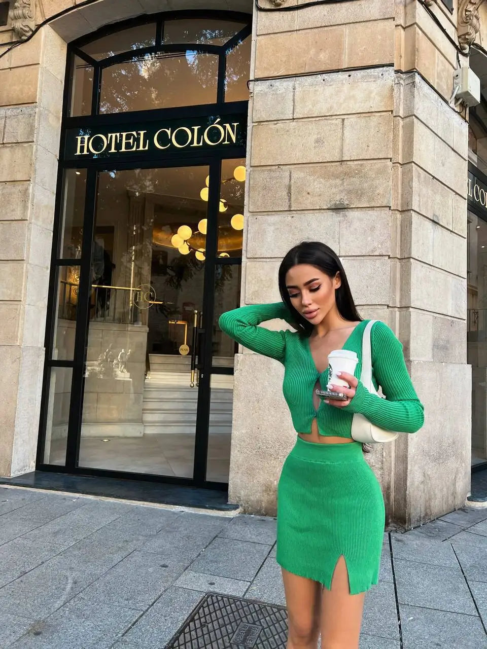 סט סרוג חצאית מיני וחולצת סגירת כפתורים - כרמי