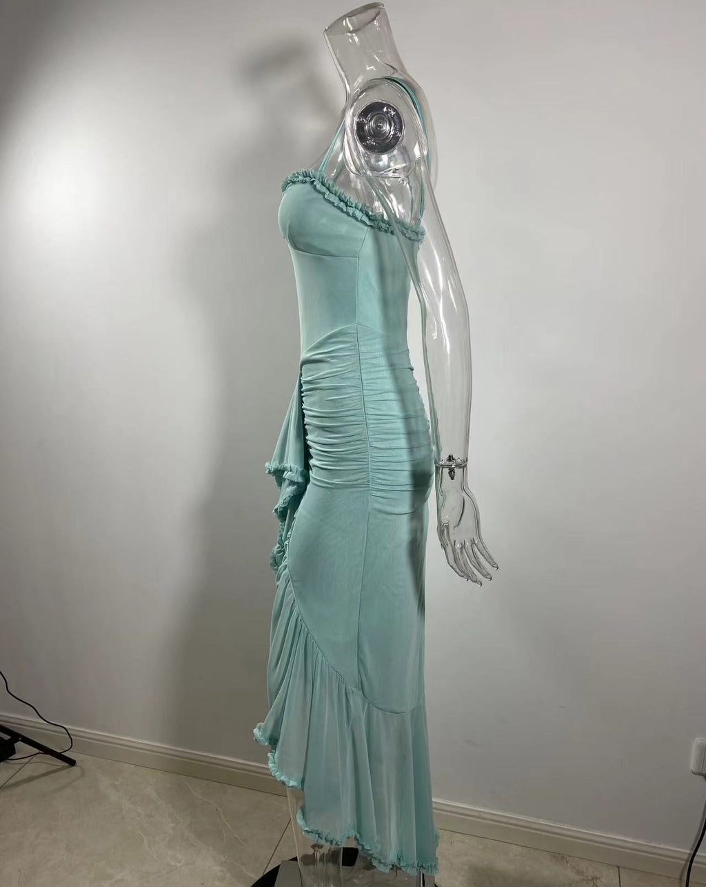 שמלת מקסי אסימטרית מלמלה בעיטור שיפון - ג'סמינה