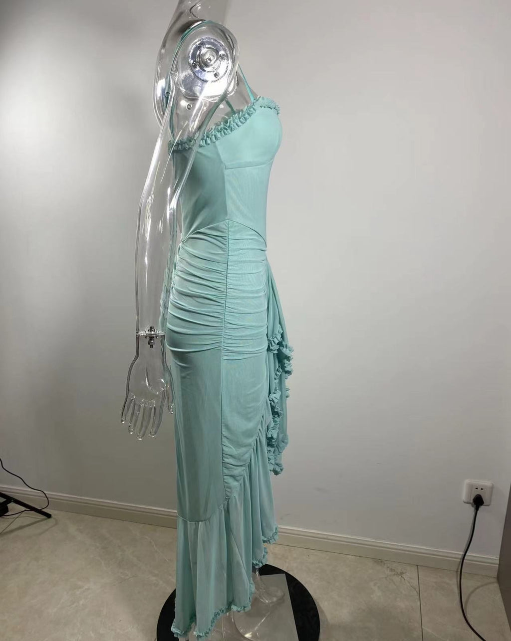 שמלת מקסי אסימטרית מלמלה בעיטור שיפון - ג'סמינה