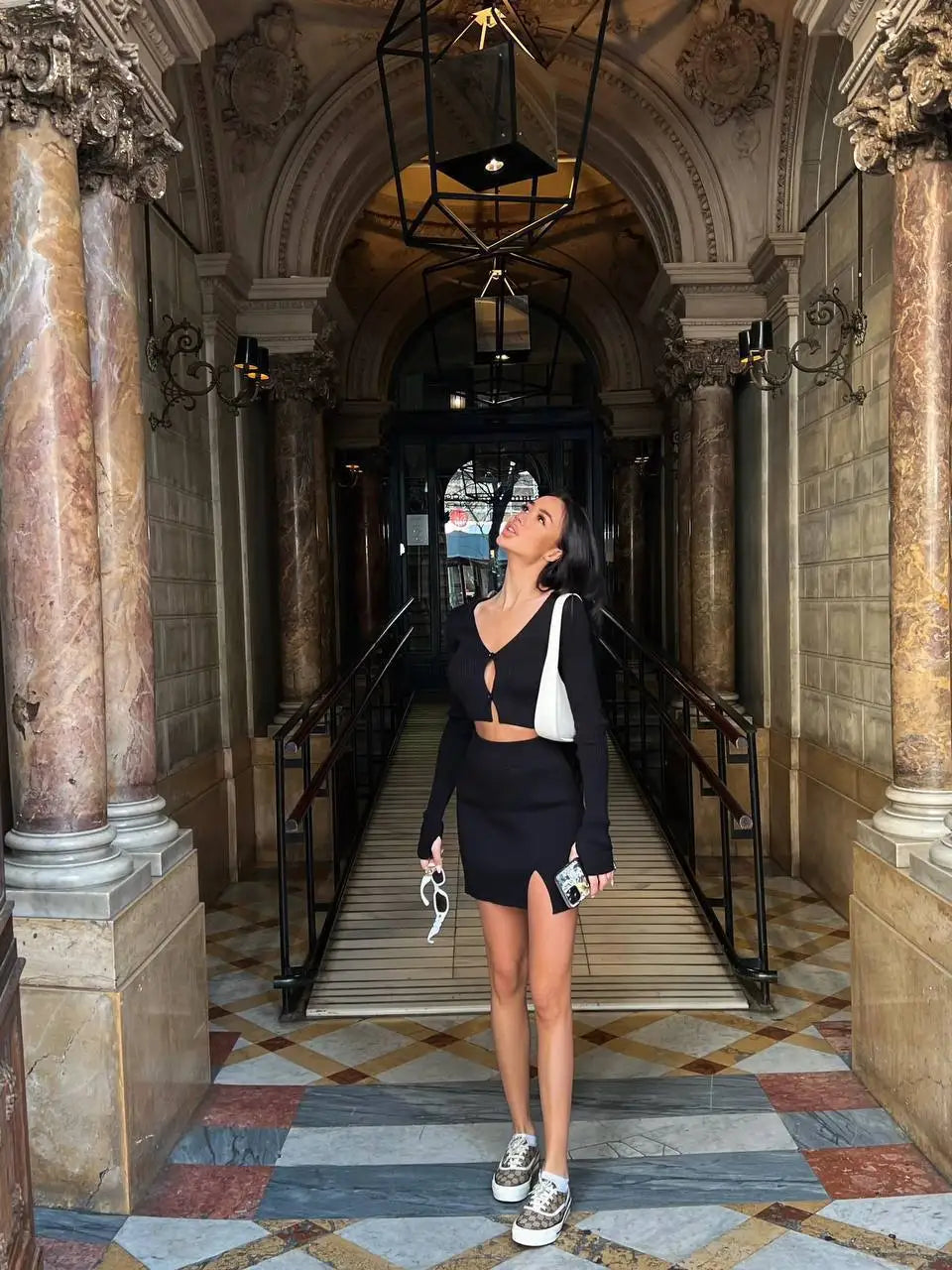 סט סרוג חצאית מיני וחולצת סגירת כפתורים - כרמי