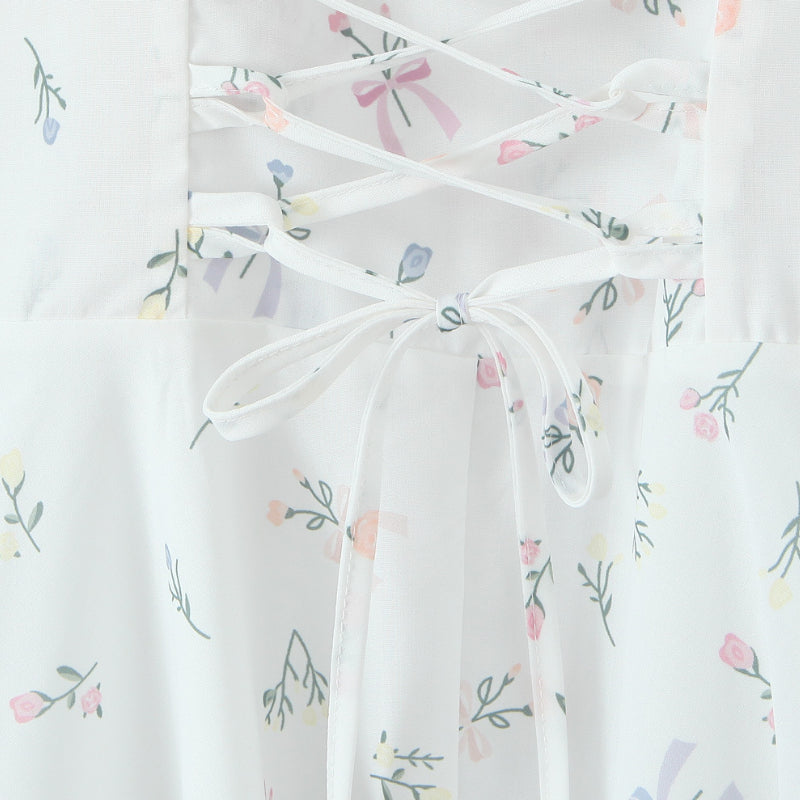 שמלת מיני בגזרת A בעיטור כפתורים וקשירה בחזה - מרום