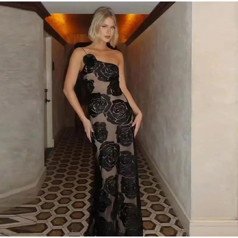 שמלת מקסי בעיטור רקמת פרחים בעיצוב כתפייה אחת - רעייה