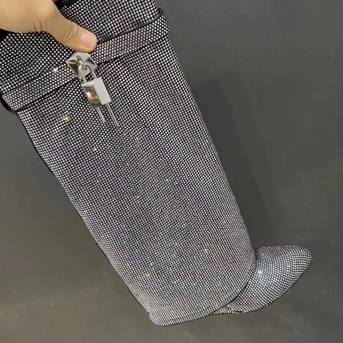 מגפי עקב גבוהים בעיצוב זרקונים מנצנצים ומנעול - Bailey