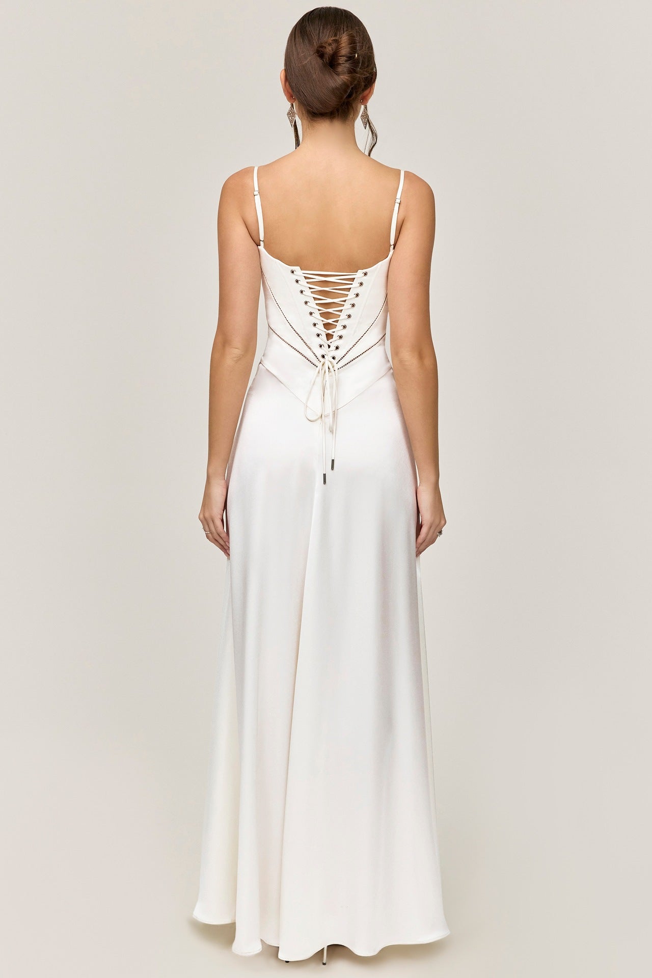 שמלת מקסי סאטן קשירה בגב להצמדה במותן - Lilia