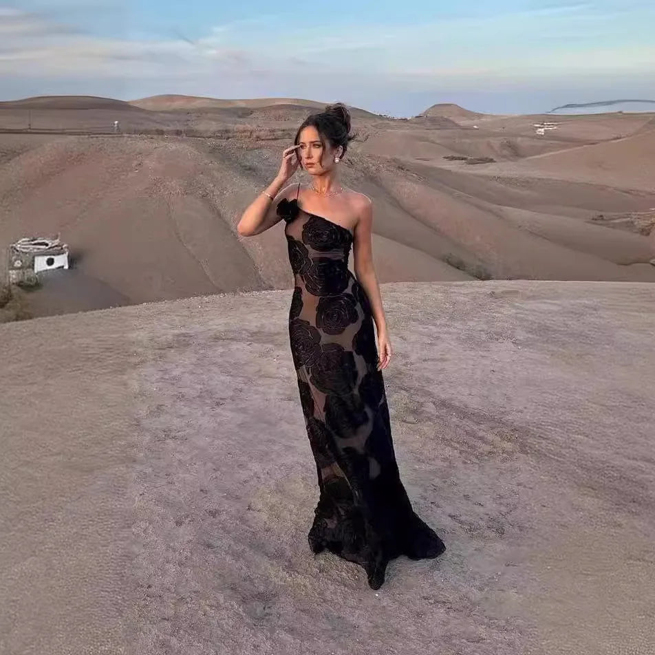 שמלת מקסי בעיטור רקמת פרחים בעיצוב כתפייה אחת - רעייה