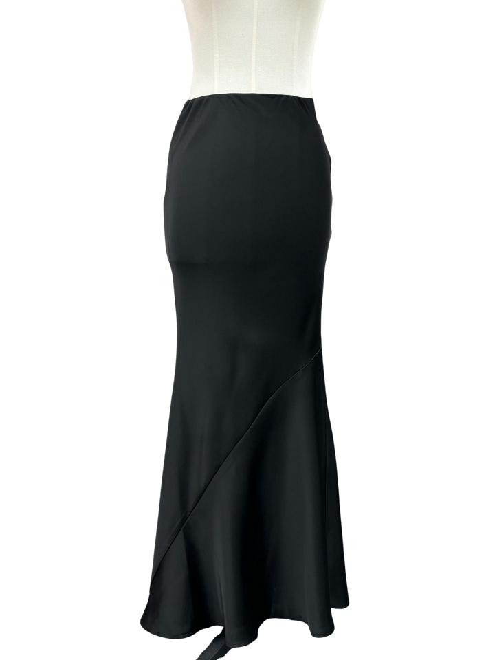 Two-piece set featuring a satin skirt and sequin corset top - Anora