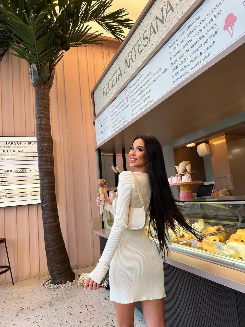 סט סרוג חצאית מיני וחולצת סגירת כפתורים - כרמי