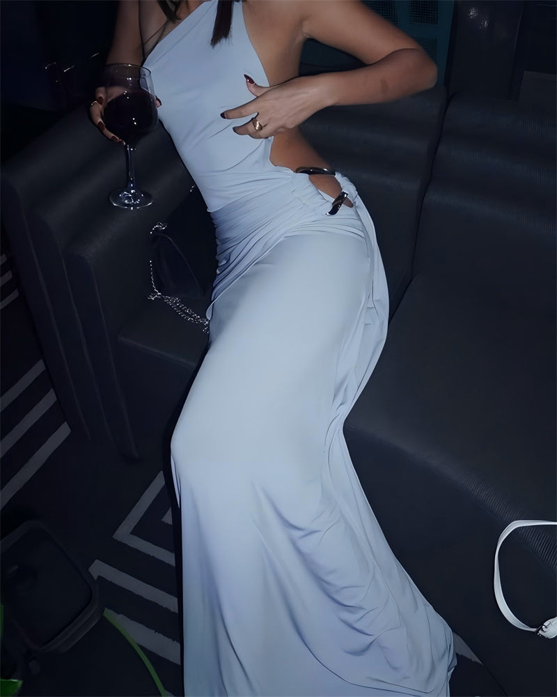 שמלת מקסי כתפיה אחת גב פתוח בעיטור כיווצים ואבזם - גוון