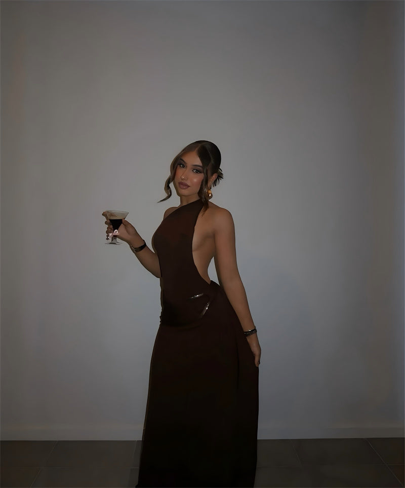 שמלת מקסי כתפיה אחת גב פתוח בעיטור כיווצים ואבזם - גוון