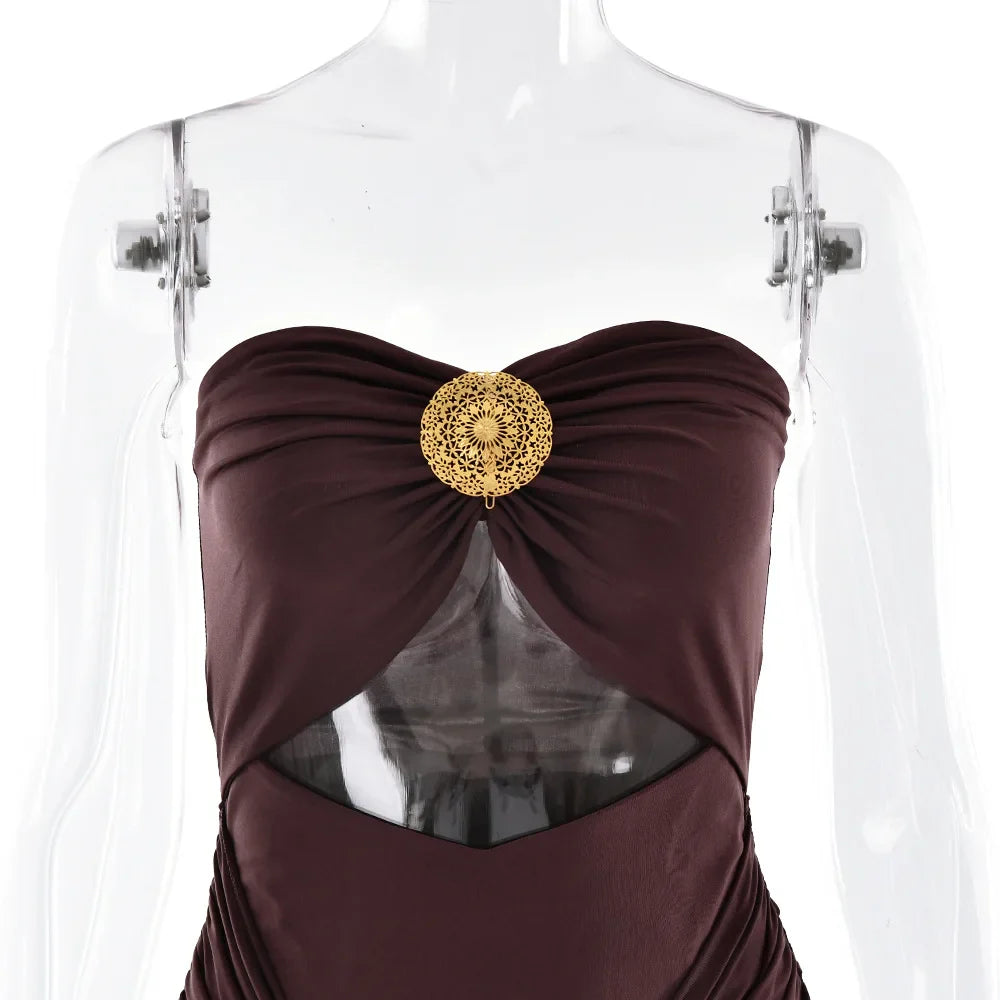 שמלת מקסי סטרפלס בעיצוב פתח ושובל בעיטור אבזמים - טאליה