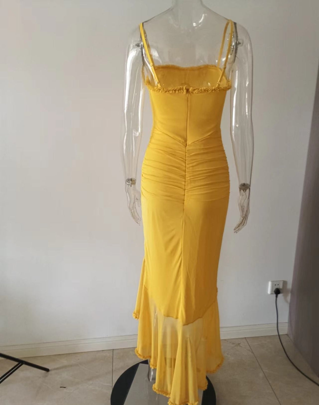 שמלת מקסי אסימטרית מלמלה בעיטור שיפון - ג'סמינה