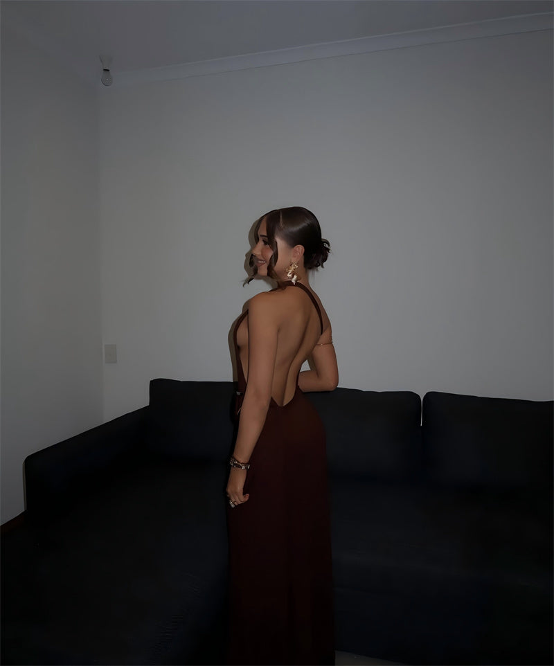 שמלת מקסי כתפיה אחת גב פתוח בעיטור כיווצים ואבזם - גוון