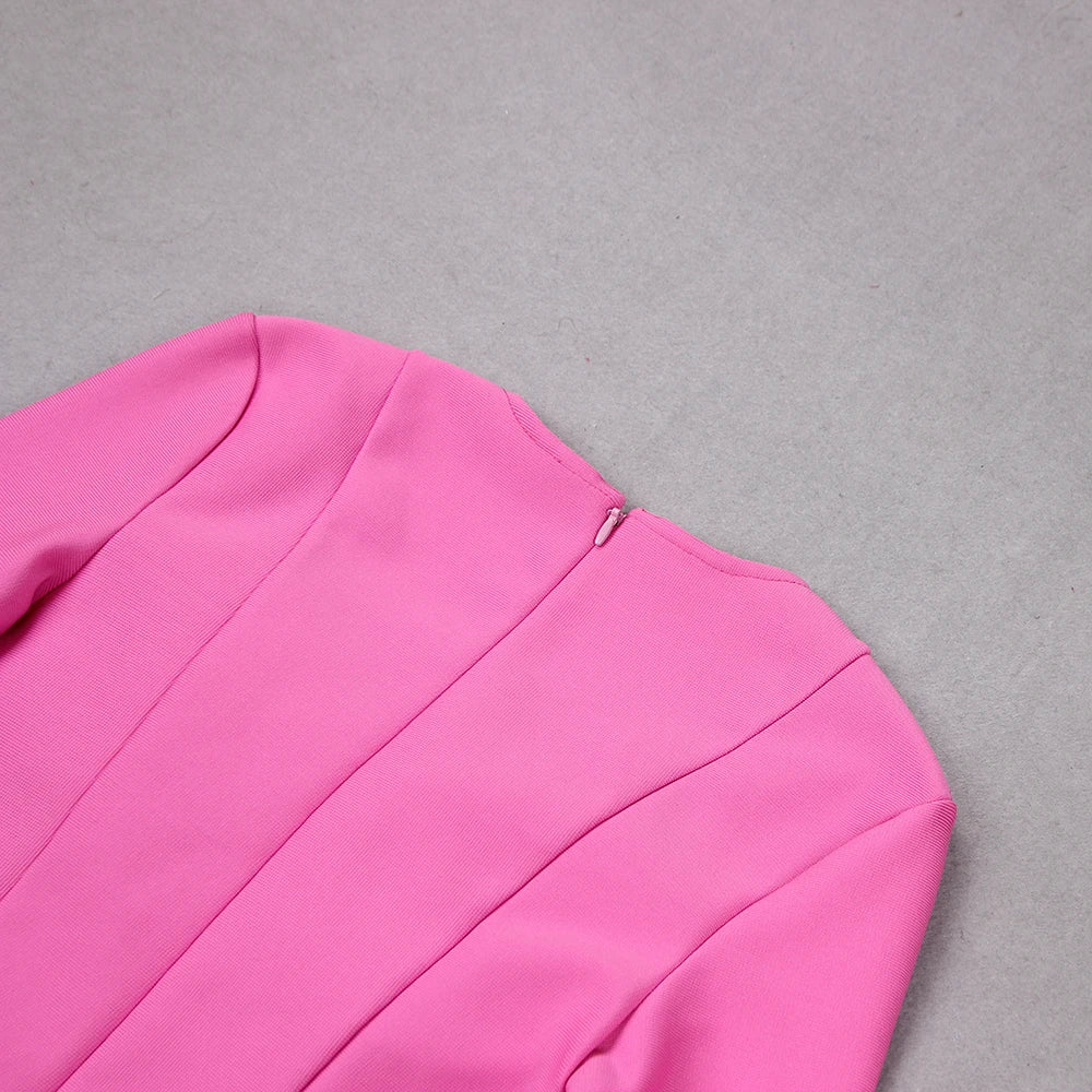 שמלת מיני מחויטת בעיצוב אלגנטי בעיטור נוצות בשרוול - מגי