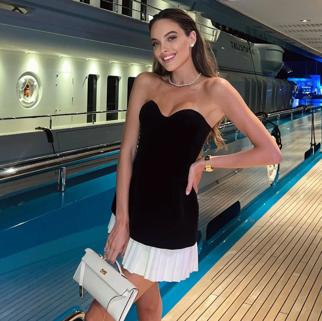 שמלת מיני קטיפה סטרפלס בעיצוב חצאית קיפולים - Evie