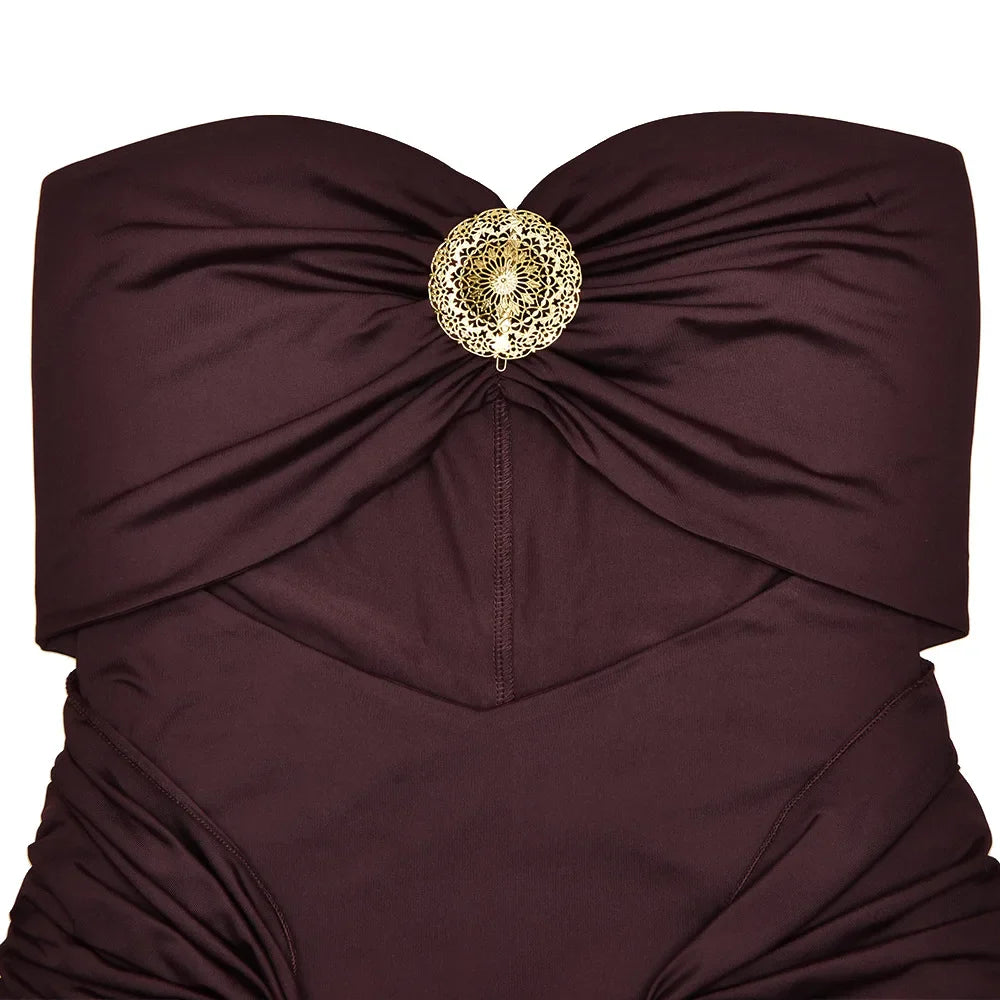 שמלת מקסי סטרפלס בעיצוב פתח ושובל בעיטור אבזמים - טאליה