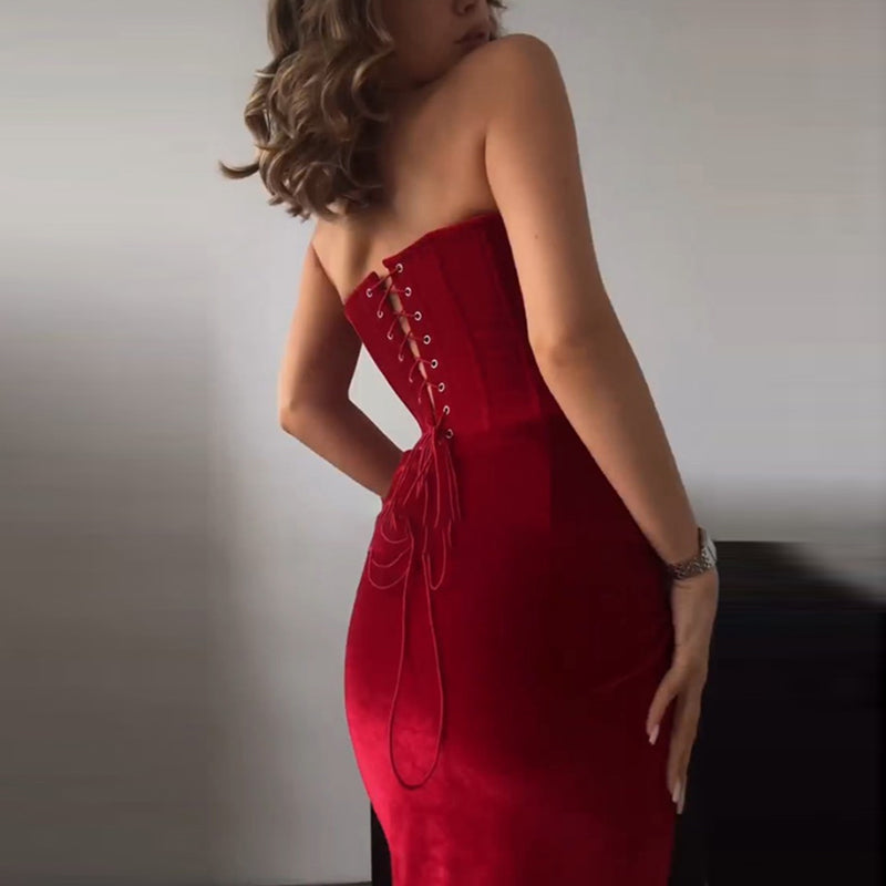 שמלת מקסי סטרפלס קטיפה בעיצוב מחוך קשירה בגב להצמדה במותן בעיטור שסע - London