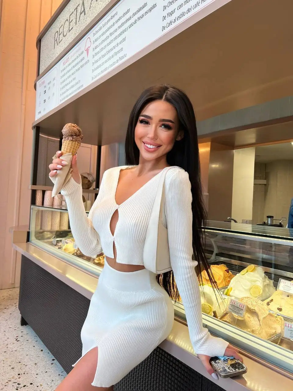 סט סרוג חצאית מיני וחולצת סגירת כפתורים - כרמי