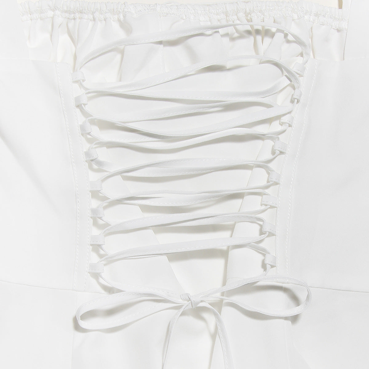 שמלת מידי קיצית בעיצוב כפרי בעיטור שסע - אנג'ליקה