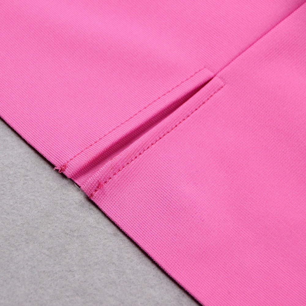 שמלת מיני מחויטת בעיצוב אלגנטי בעיטור נוצות בשרוול - מגי