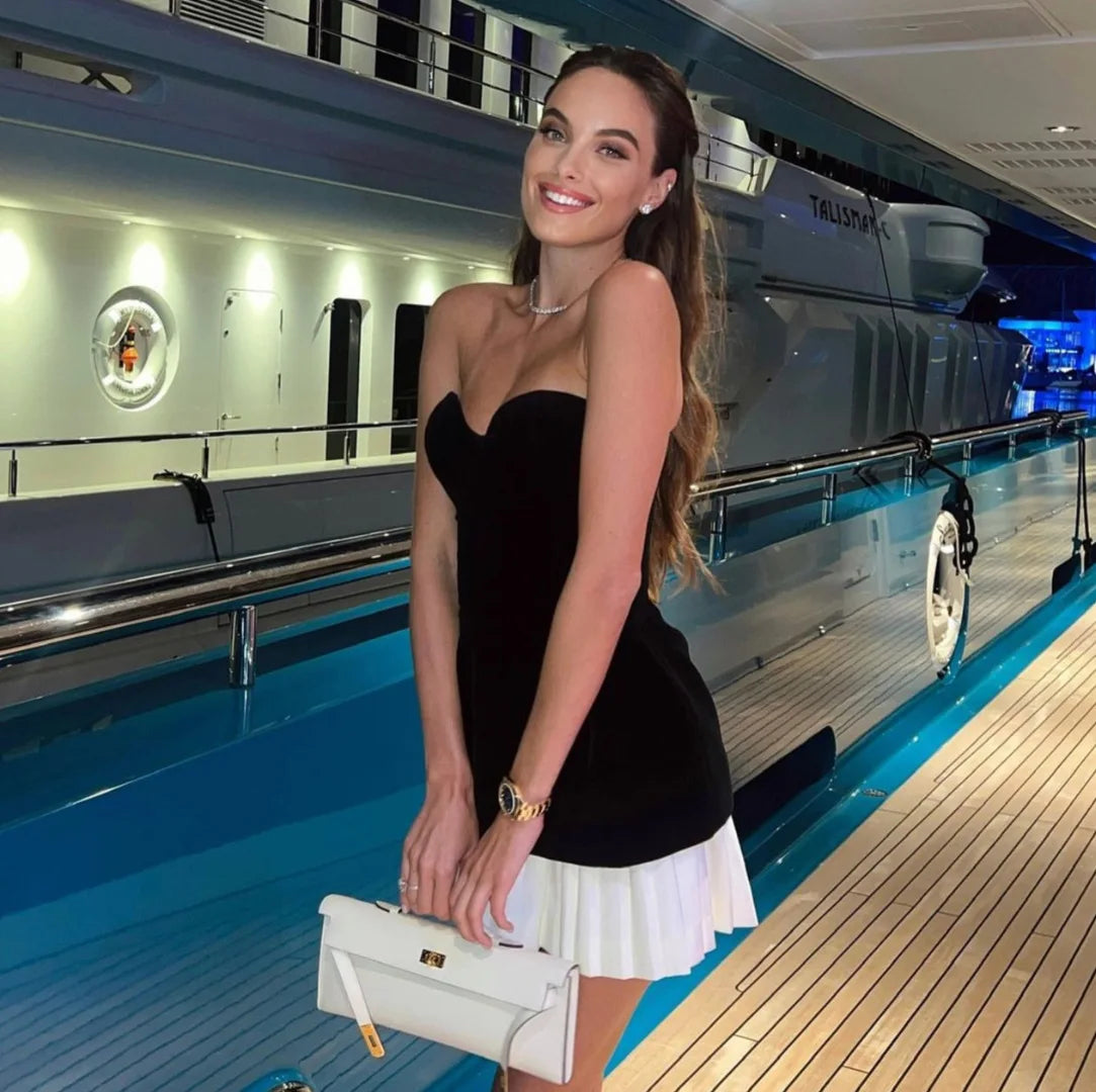 שמלת מיני קטיפה סטרפלס בעיצוב חצאית קיפולים - Evie