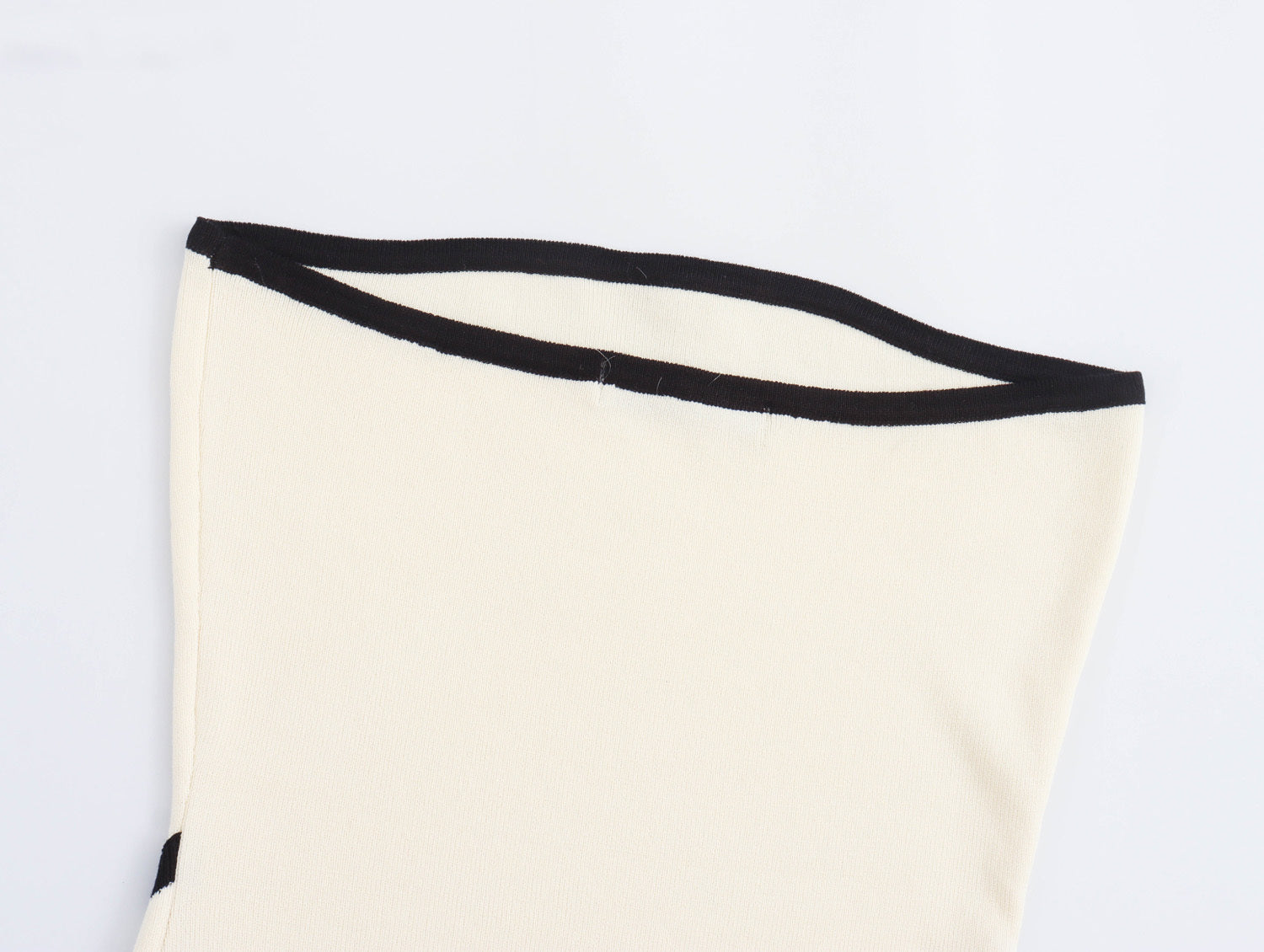 שמלת מיני סטרפלס סרוגה בעיצוב מיוחד קשירת עליונית במותן - הלן