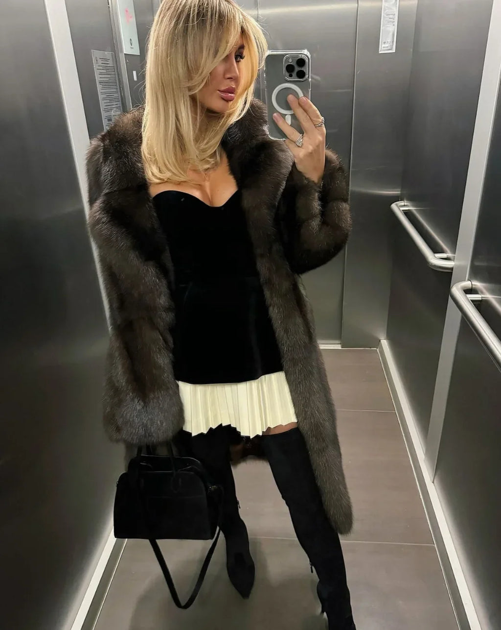 שמלת מיני קטיפה סטרפלס בעיצוב חצאית קיפולים - Evie