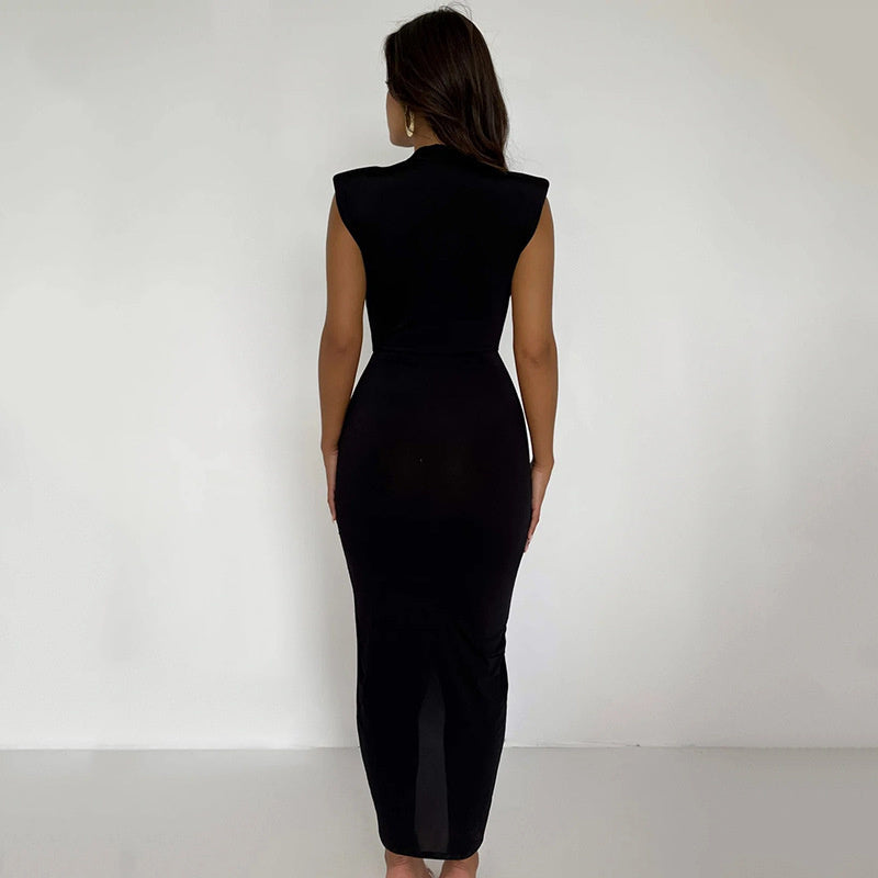 שמלת מידי סאטן בעיצוב כיווצים ומחשוף עמוק - ברי