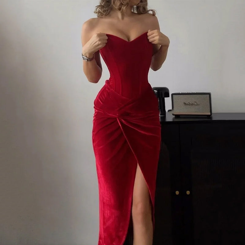 שמלת מקסי סטרפלס קטיפה בעיצוב מחוך קשירה בגב להצמדה במותן בעיטור שסע - London