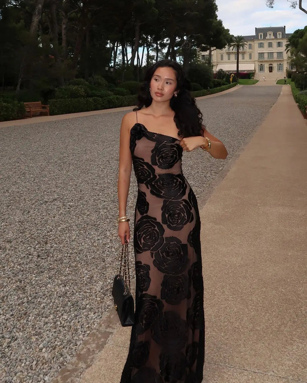 שמלת מקסי בעיטור רקמת פרחים בעיצוב כתפייה אחת - רעייה