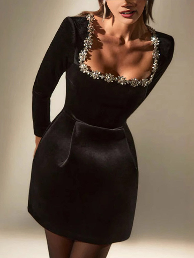 שמלת מיני קטיפה אלגנטית בעיטור יהלומים - אריאה