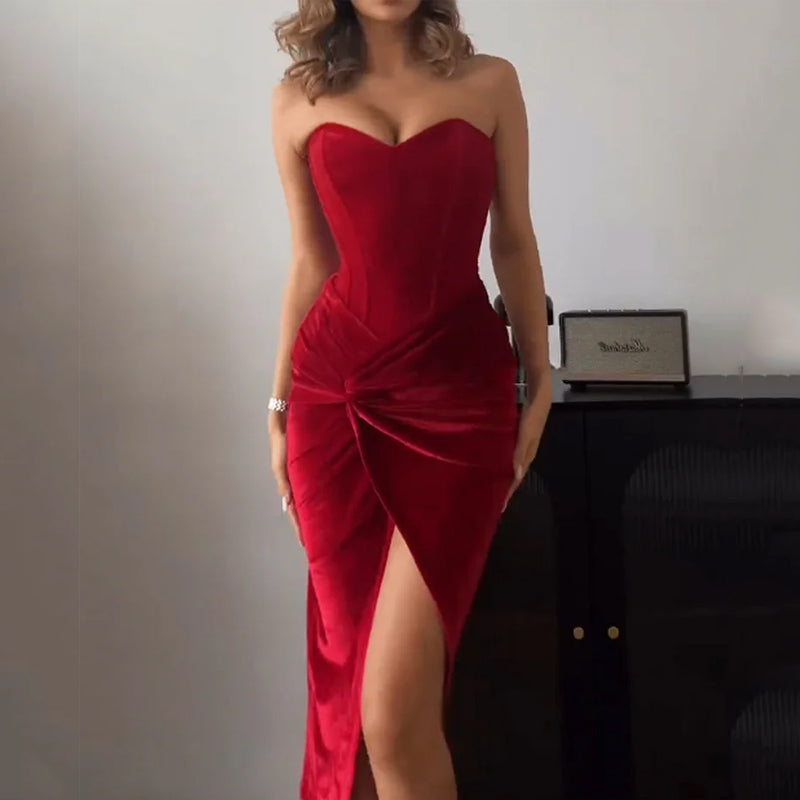 שמלת מקסי סטרפלס קטיפה בעיצוב מחוך קשירה בגב להצמדה במותן בעיטור שסע - London