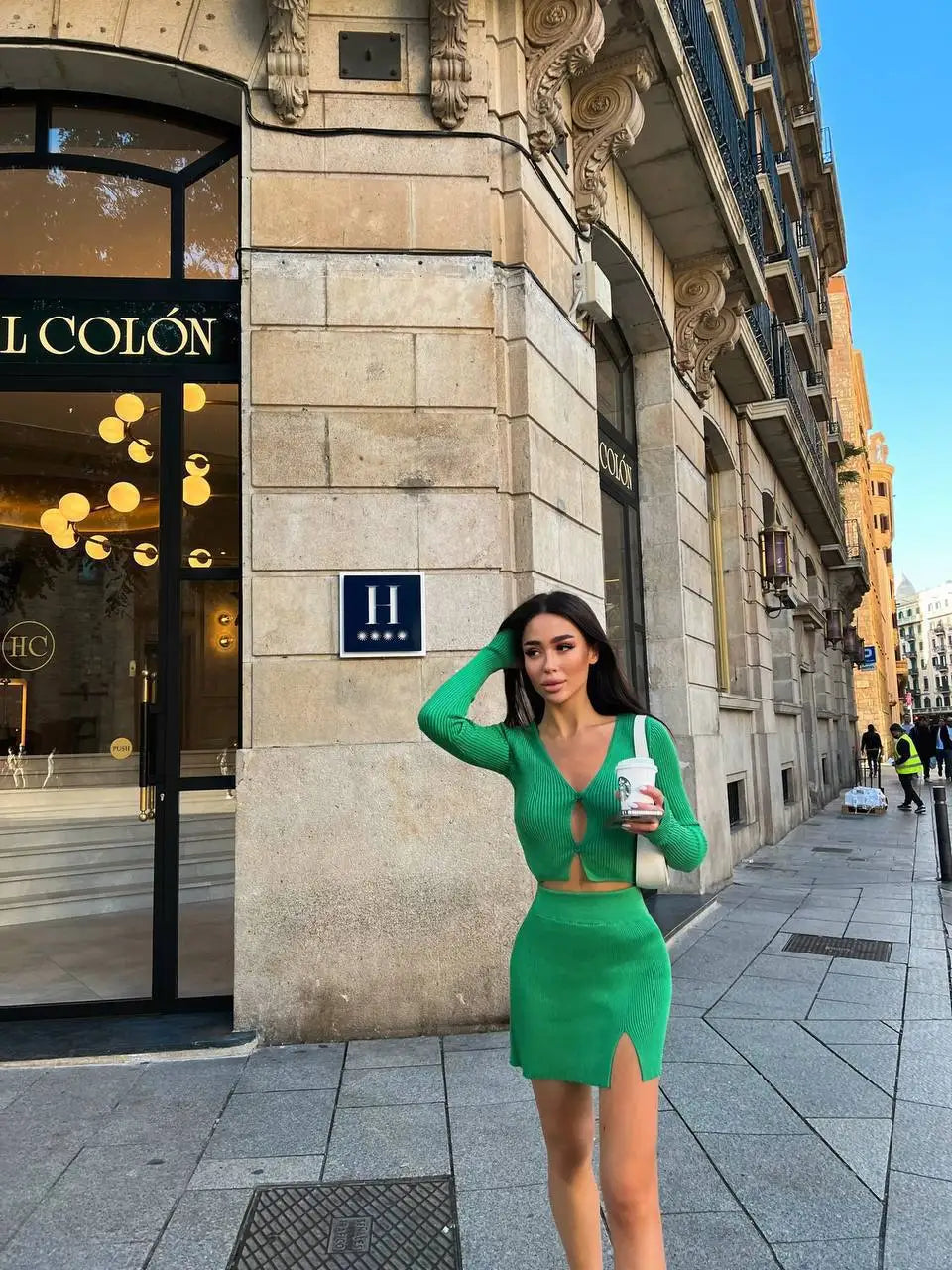 סט סרוג חצאית מיני וחולצת סגירת כפתורים - כרמי