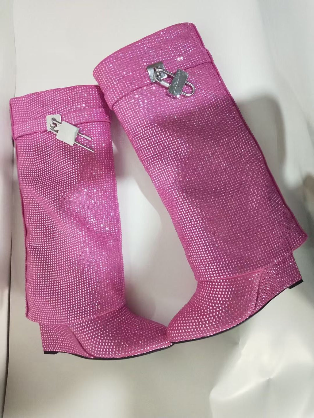 מגפי עקב גבוהים בעיצוב זרקונים מנצנצים ומנעול - Bailey