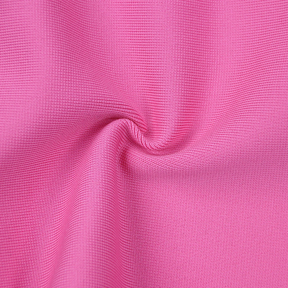 שמלת מיני מחויטת בעיצוב אלגנטי בעיטור נוצות בשרוול - מגי