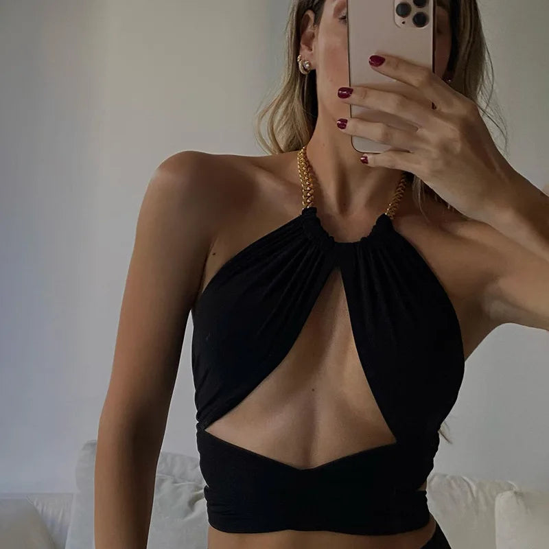 קרופ טופ בעיצוב פתחים ושרשרת - נל