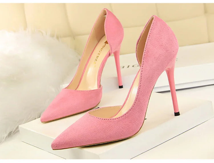 נעלי עקב זמש שפיץ בעיצוב צד פתוח - נלי