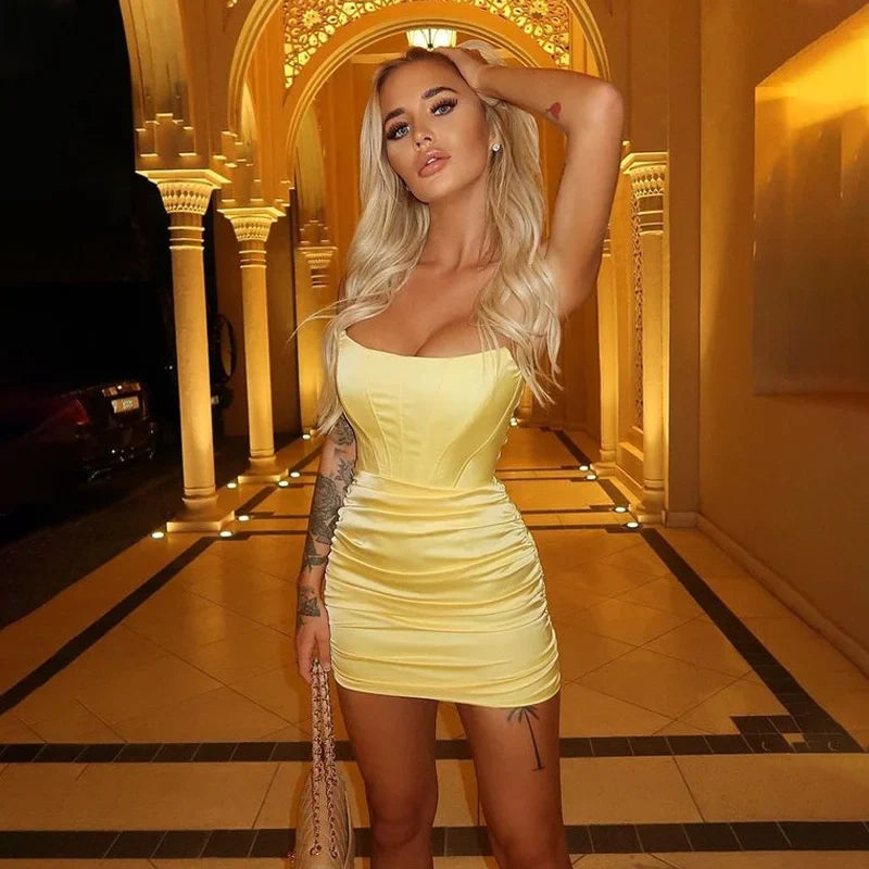 שמלת מיני סטרפלס סאטן בגזרת מחוך וכיווצים - סינדי