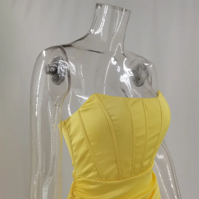 שמלת מיני סטרפלס סאטן בגזרת מחוך וכיווצים - סינדי