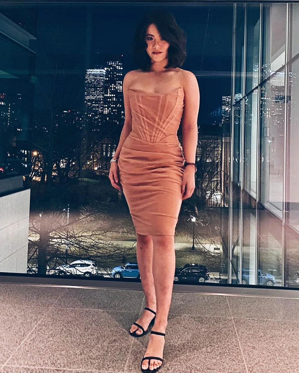 שמלת מידי סטרפלס מחוך שיפון - טולה