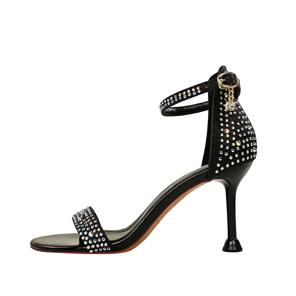 סנדלי עקב בעיטור יהלומי קריסטל - MILI