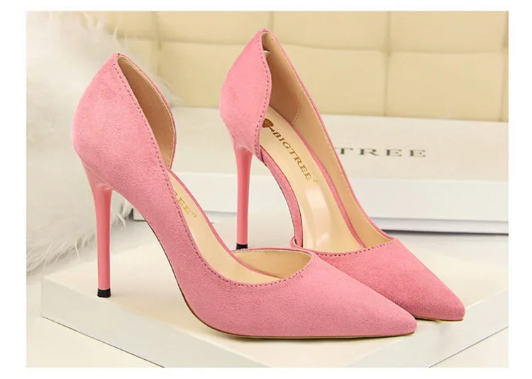 נעלי עקב זמש שפיץ בעיצוב צד פתוח - נלי