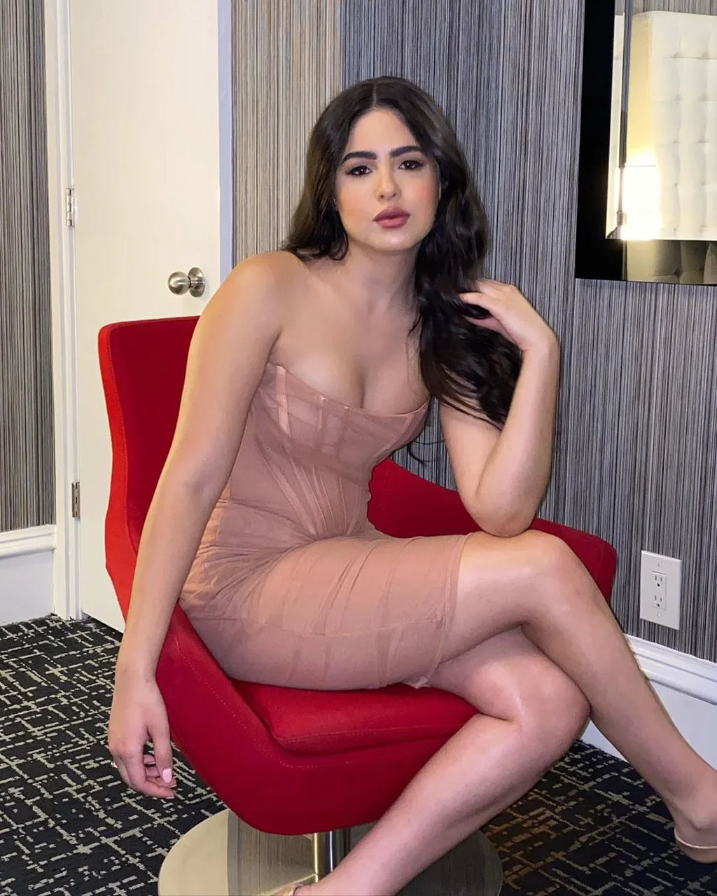 שמלת מידי סטרפלס מחוך שיפון - טולה