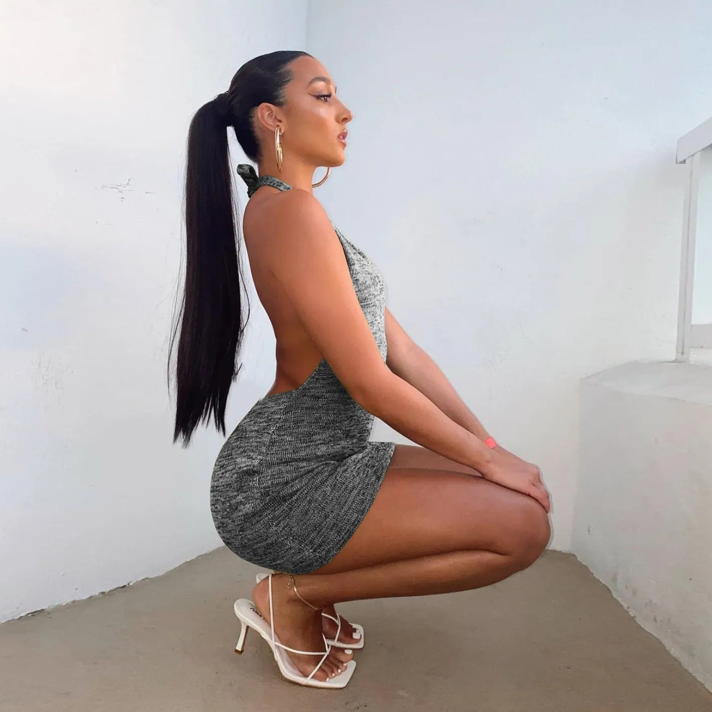 שמלת מיני קולר גב פתוח - סנדרה