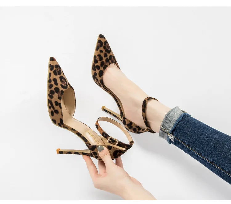 נעלי עקב מנומרות זמש במגוון עיצובים וגבהים - פריס