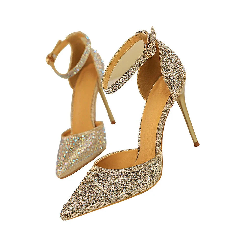 נעלי עקב שפיץ בעיטור יהלומים קריסטל - NESTIA