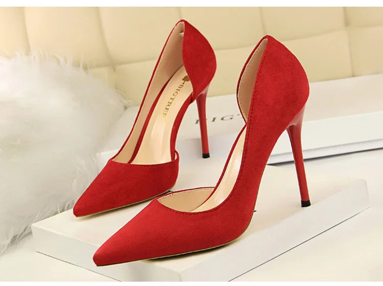 נעלי עקב זמש שפיץ בעיצוב צד פתוח - נלי