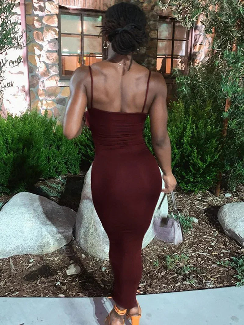 שמלת מקסי צמודה רצועות ספגטי בד מחטב ומחמיא - רוקסנה